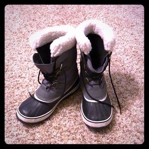 Woman’s Sorel snow boots